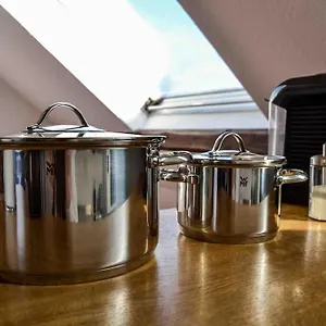 Schoene Dachgeschosswohnung Nahe Apartment